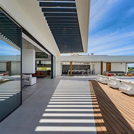 Volcano Вілла Адехе