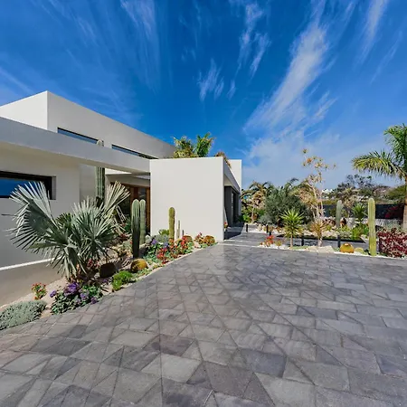 Вілла Volcano Адехе