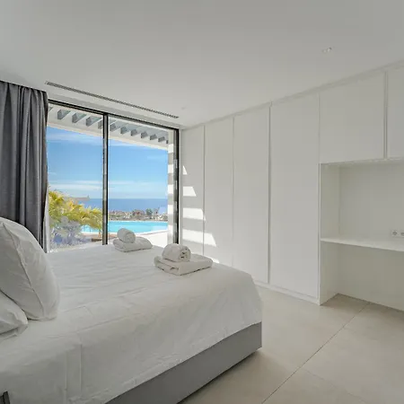 Вілла Volcano Адехе